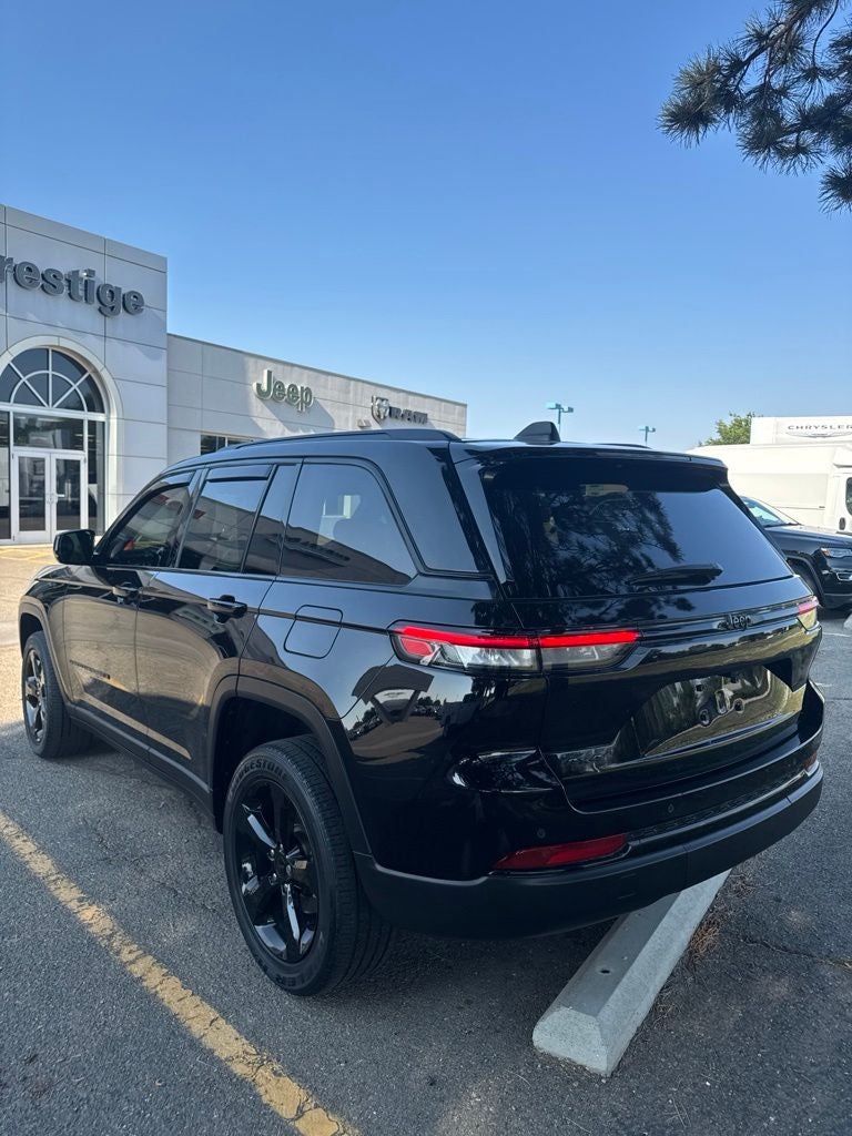 2022 Jeep Grand Cherokee Altitude
