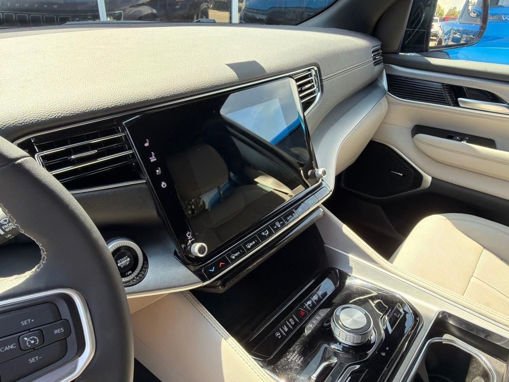 2025 Jeep Wagoneer Base
