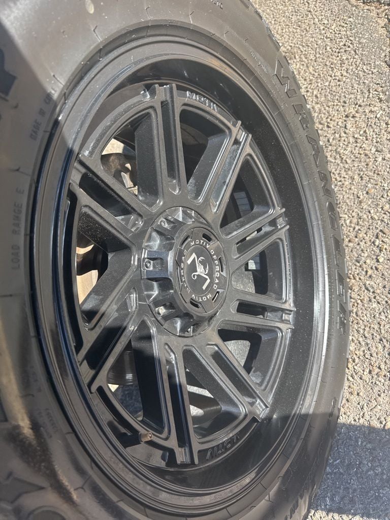 2018 RAM 1500 Big Horn Crew Cab 4x4 6'4' Box