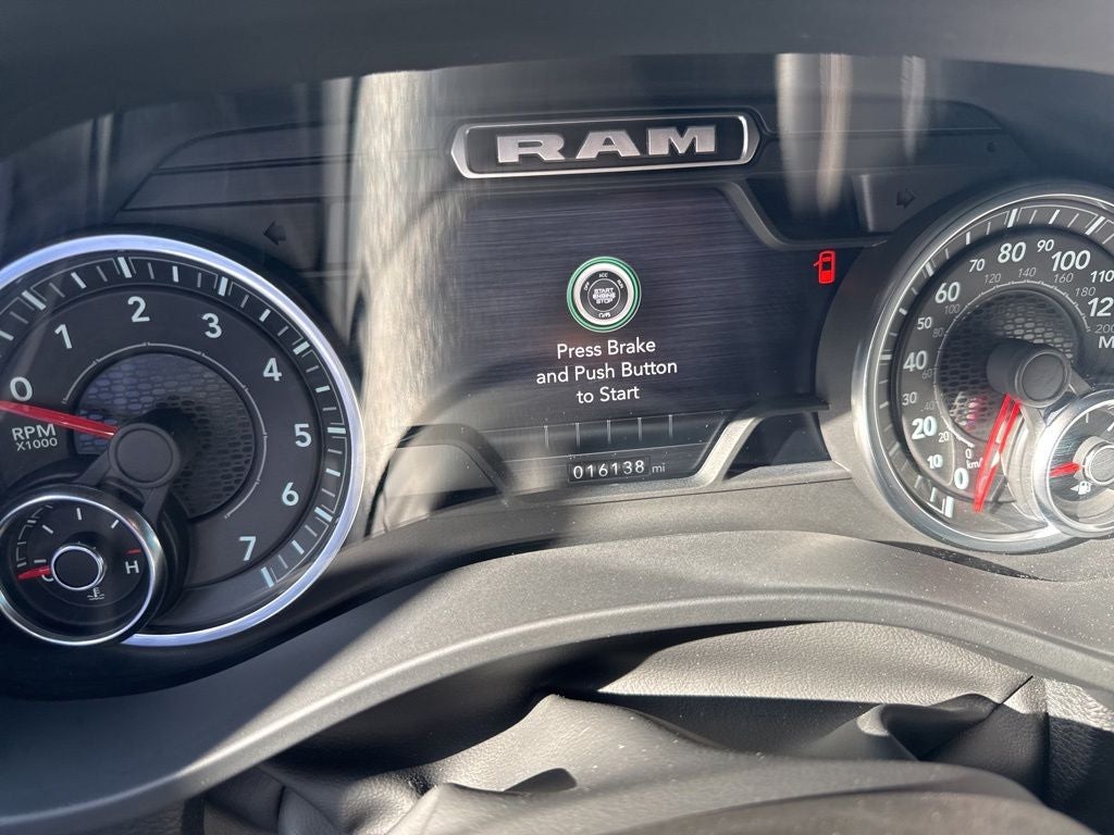 2022 RAM 1500 Laramie Crew Cab 4x4 5'7' Box