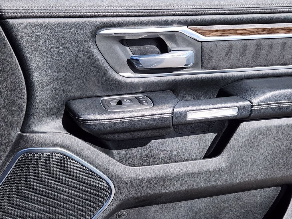 2019 RAM 1500 Laramie Crew Cab 4x4 5'7' Box