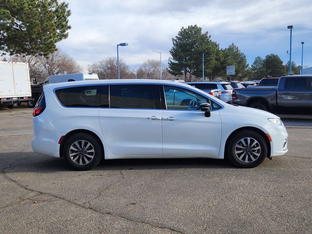 2024 Chrysler Pacifica Hybrid Select
