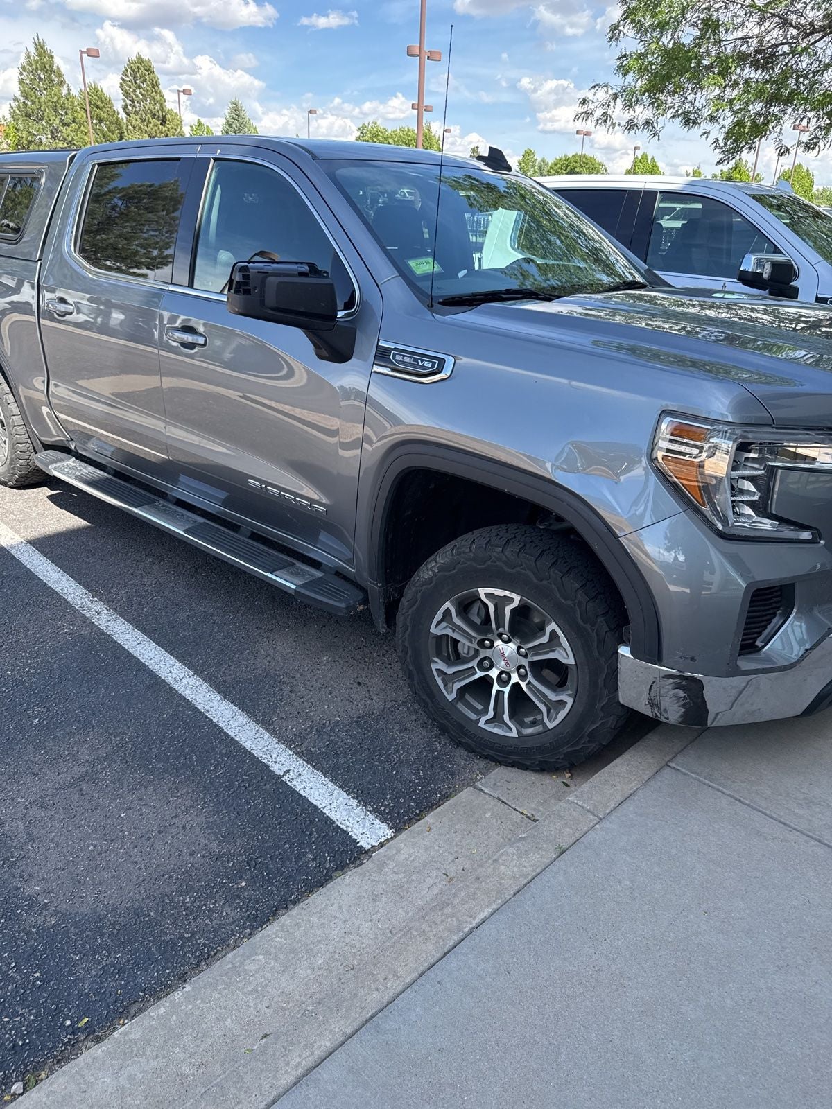 2019 GMC Sierra 4WD Crew Cab Short Box SLE's photo