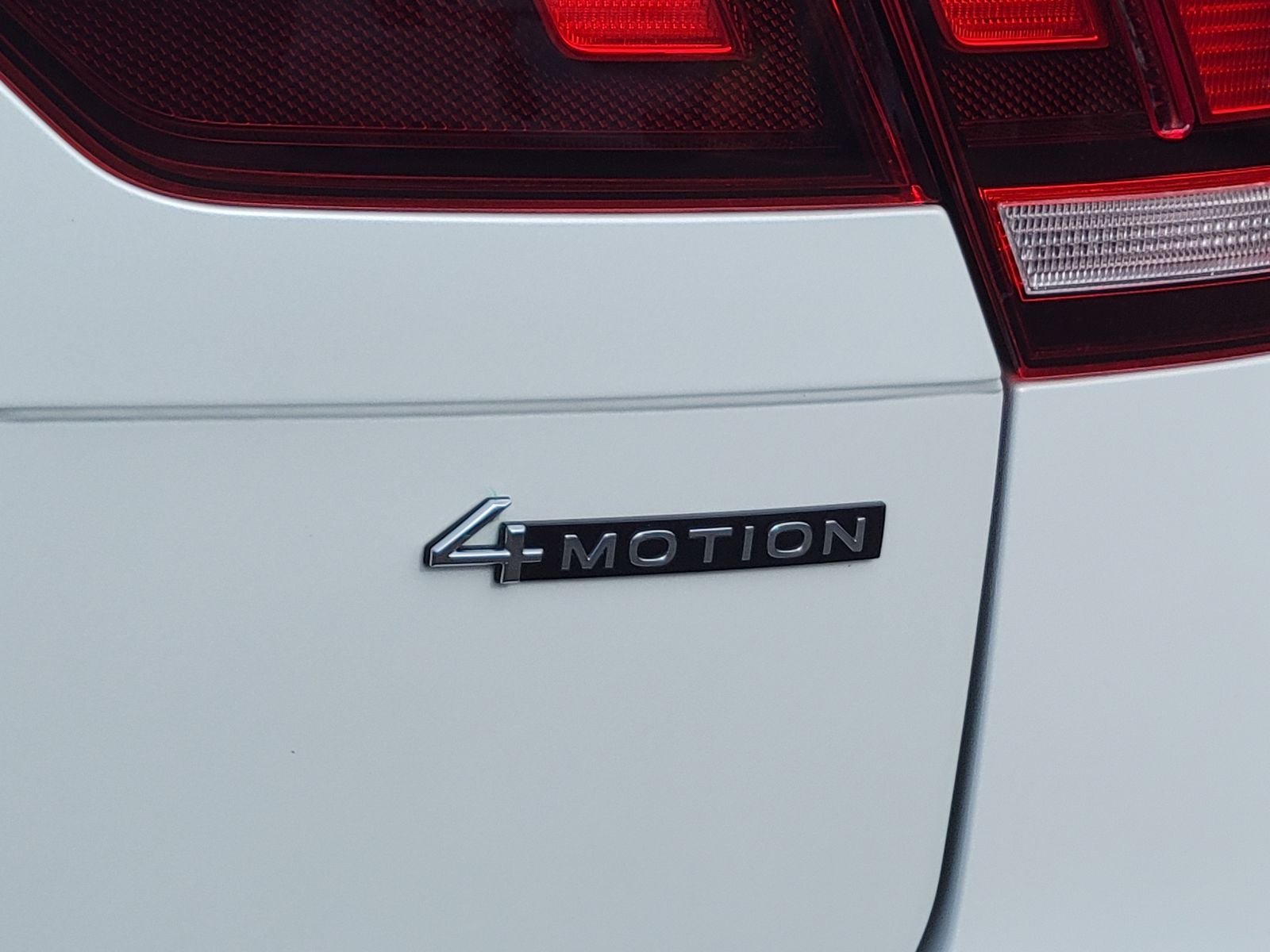 2023 Volkswagen Tiguan 2.0T SEL R-Line