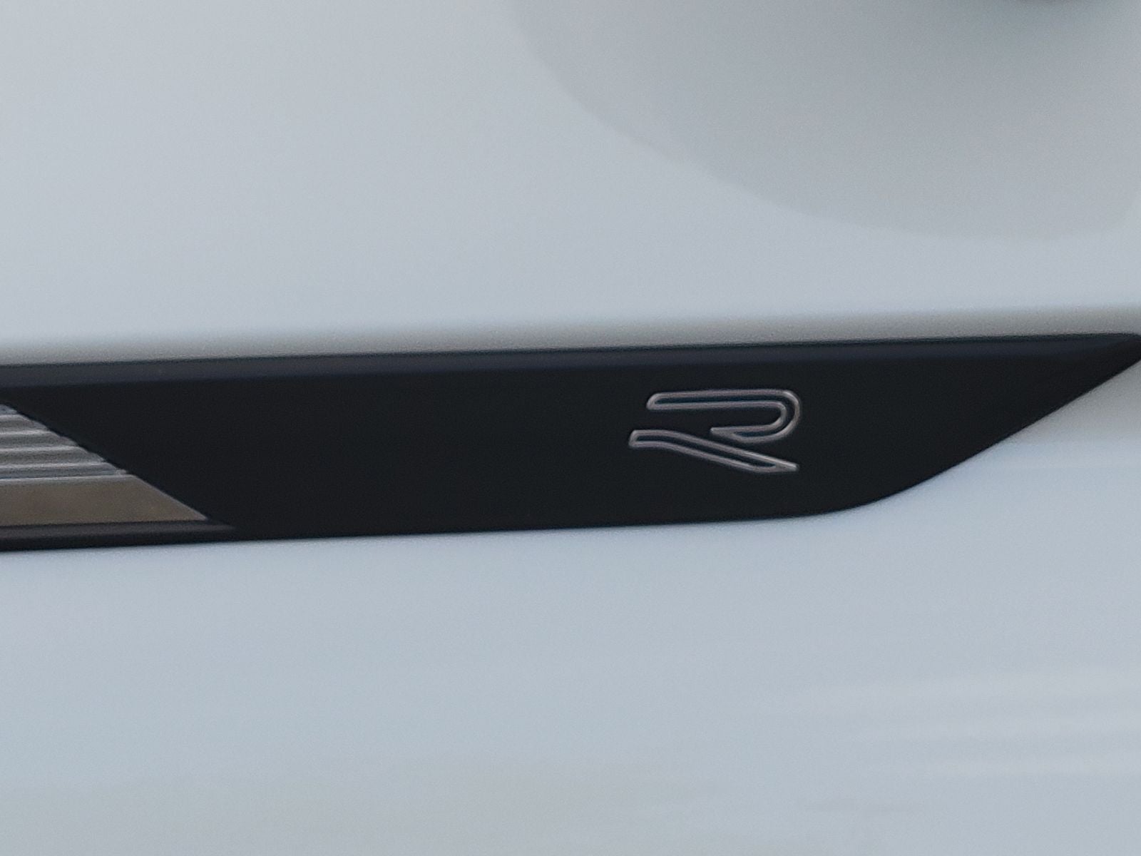 2023 Volkswagen Tiguan 2.0T SEL R-Line