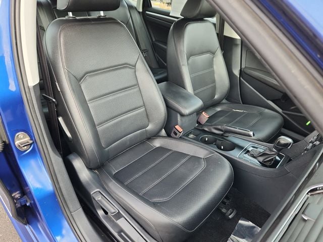 2017 Volkswagen Passat R-Line w/Comfort Pkg