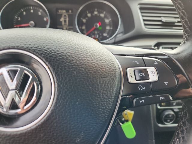 2017 Volkswagen Passat R-Line w/Comfort Pkg