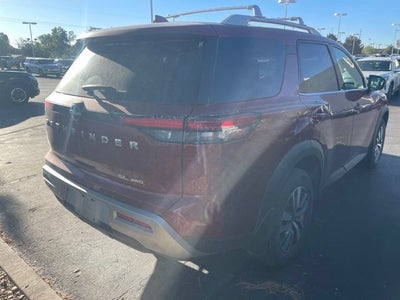 2024 Nissan Pathfinder SL