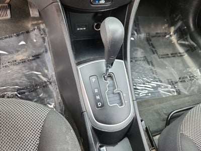 2012 Hyundai Accent 5-Door GS