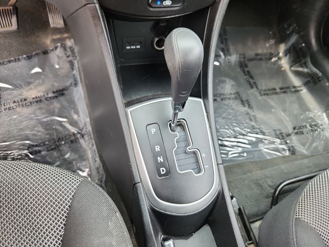 2012 Hyundai Accent 5-Door GS
