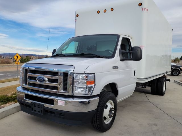 2022 Ford E-450SD Base