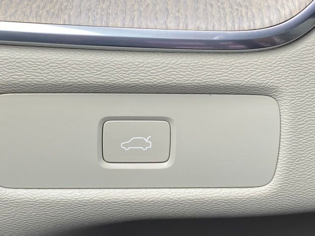 2023 Volvo XC60 Plus Bright Theme