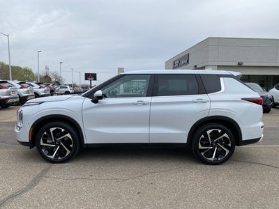 2023 Mitsubishi Outlander SE