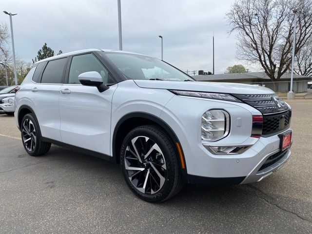 2023 Mitsubishi Outlander SE