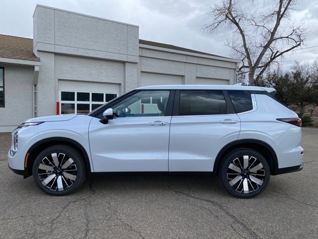 2026 Mitsubishi Outlander SE