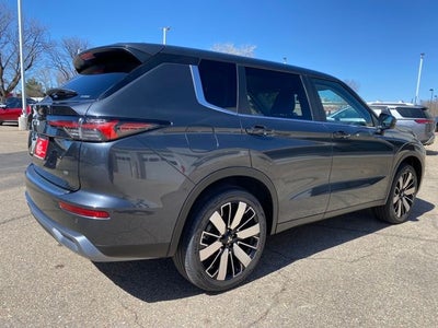 2026 Mitsubishi Outlander SE