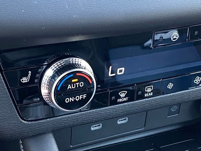2026 Mitsubishi Outlander LE