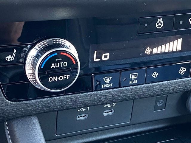 2026 Mitsubishi Outlander LE