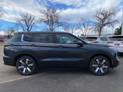 2026 Mitsubishi Outlander SE