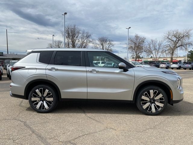 2026 Mitsubishi Outlander SE