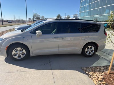 2017 Chrysler Pacifica Hybrid Premium