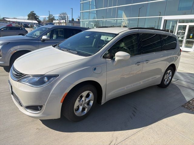 2017 Chrysler Pacifica Hybrid Premium