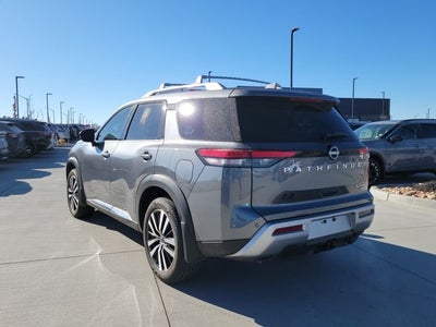 2025 Nissan Pathfinder Platinum